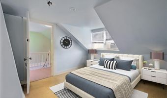 15 Ayrault St, Newport, RI 02840