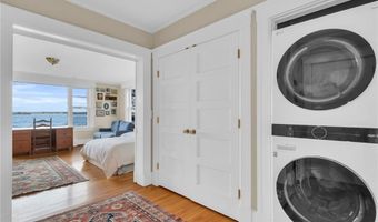 4 Van Zandt Ave, Newport, RI 02840