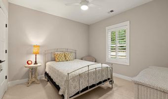 24 Alumni Rd, Beaufort, SC 29907