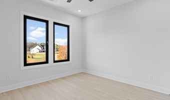 555 Versailles Dr, Auburn, GA 30011