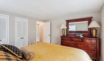 8710 LOWELL St, Bethesda, MD 20817