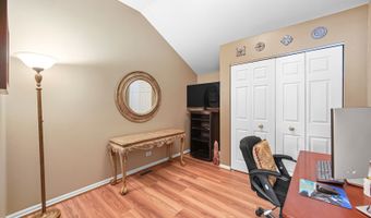 6 Waverly Ct, Algonquin, IL 60102