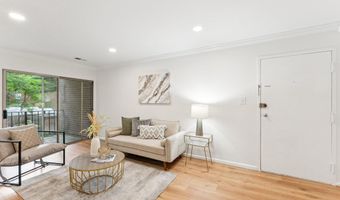 3358 WOODBURN Rd 24, Annandale, VA 22003