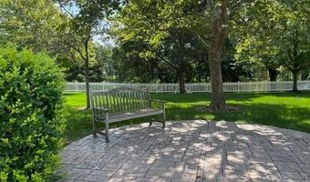 2800 S Knightsbridge Cir, Ann Arbor, MI 48105