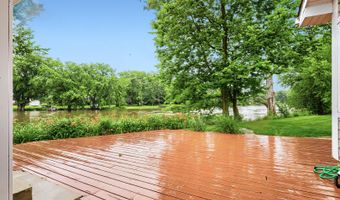 17 Willow St, Algonquin, IL 60102