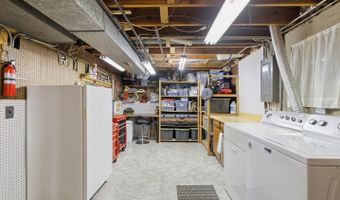 237 N Pioneer Dr, Addison, IL 60101