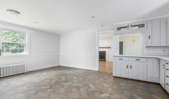 91 Blackstrap Rd, Falmouth, ME 04105
