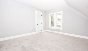 6 Crescent St, Ansonia, CT 06401