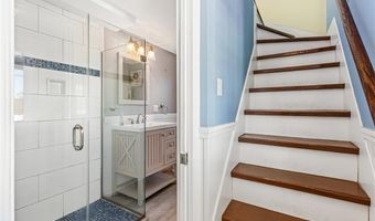 6 MacAlder St, Narragansett, RI 02882