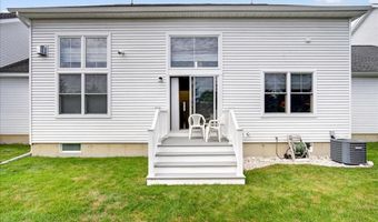 29 Mulberry Dr, Albany, NY 12205