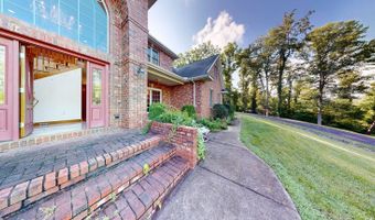 136 Lock Ln, Alum Creek, WV 25003