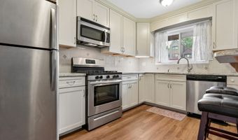 70 Montoya Dr 70, Branford, CT 06405