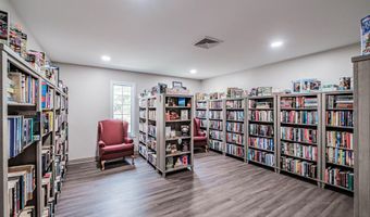 2 Windsor Dr, Alfred, ME 04002