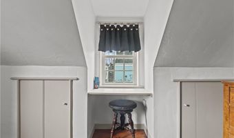 11 Cross St, Newport, RI 02840
