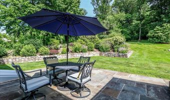 21 White Pine Dr, Brookfield, CT 06804
