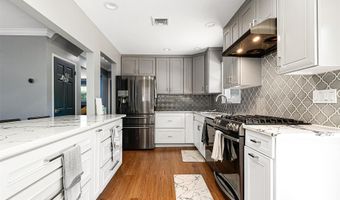 3 Grant Ave, Albertson, NY 11507