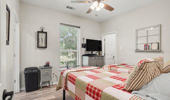 125 Rolling Hills Blvd, Alvord, TX 76225