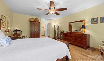 4 Governors Way, Asheville, NC 28804