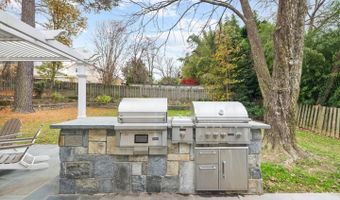 4004 ESTABROOK Dr, Annandale, VA 22003