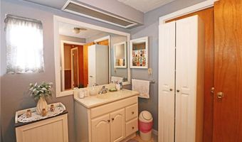56 Bayview Pkwy, Middletown, RI 02842