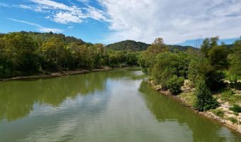 233 River Rd, Beattyville, KY 41311