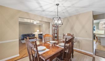 114 Breezeview Dr, Ballwin, MO 63021