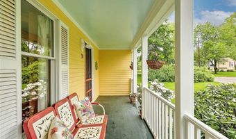 4 Fourth St, Barrington, RI 02806
