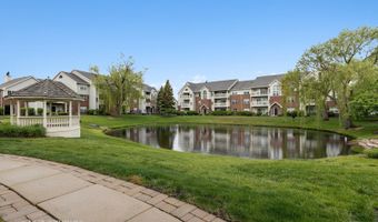 40 Sterling Cir 105, Wheaton, IL 60189