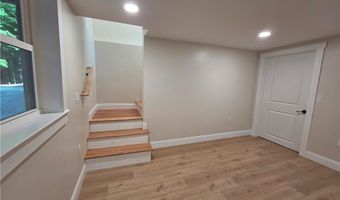 513 Knotty Oak Rd, Coventry, RI 02816