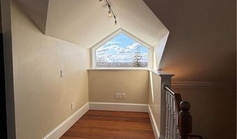 22 Mount Vernon St C, Newport, RI 02840