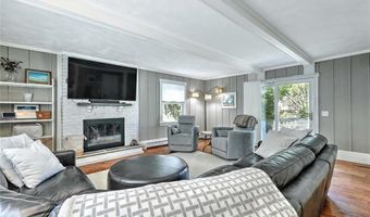 1216 E Main Rd, Middletown, RI 02842
