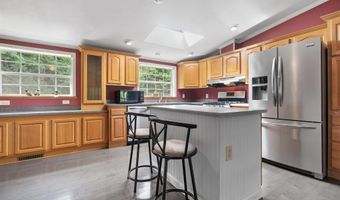 10 Raiders Ln, Raymond, NH 03077
