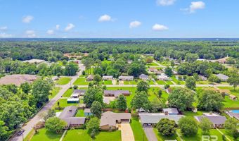 18 Rollins Pl, Atmore, AL 36502