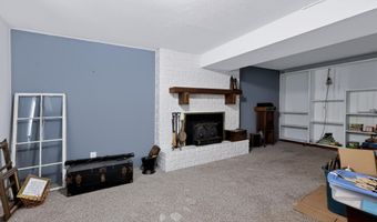 880 Oak Crst, Baxter Springs, KS 66713