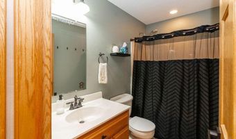 38177 Twin Oaks Dr, Avon, MN 56310