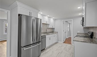 3 Creighton Pl, Coventry, RI 02816