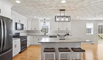 1268 Central Ave, Johnston, RI 02919