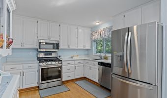237 Valleyoak Ct, Ballwin, MO 63021