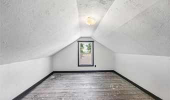 203 E 4th St, Anamosa, IA 52205
