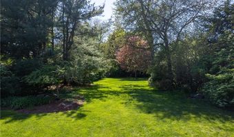 2 Cherry Ln, Bristol, RI 02809