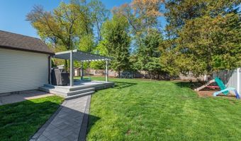 18 Evergreen Dr, Bayonne, NJ 07035