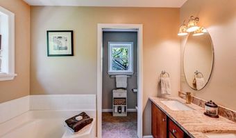 128 Embill Dr, Blakeslee, PA 18610