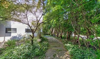 4061 Thornoaks Dr, Ann Arbor, MI 48104