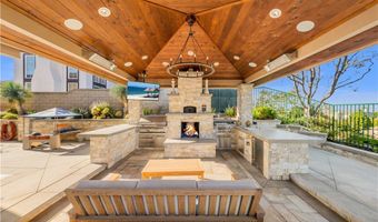 1040 S Summer Breeze Ln, Anaheim, CA 92808