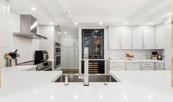 1300 CRYSTAL Dr 606S, Arlington, VA 22202