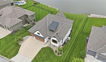 4261 Lakeshore Dr, Basehor, KS 66007