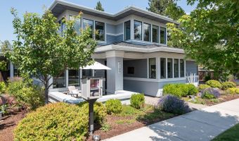 2100 NW Newport Hills Dr, Bend, OR 97703