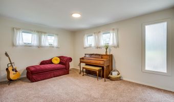 5401 E 40th St N, Bel Aire, KS 67220