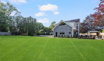 3 Oak St, Middletown, RI 02842