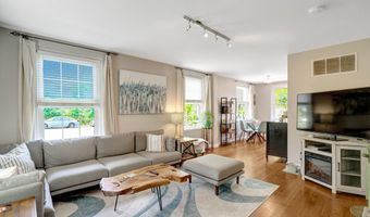 4220 32ND St S, Arlington, VA 22206